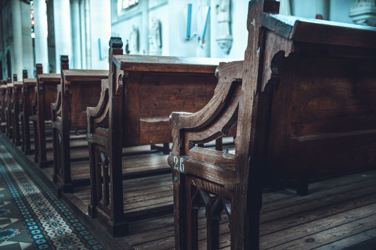 Funeral parlours in Cape Town: how to choose and what the City charges Quiet chapel pews - Funeral parlours in Cape Town: how to choose and what the City charges