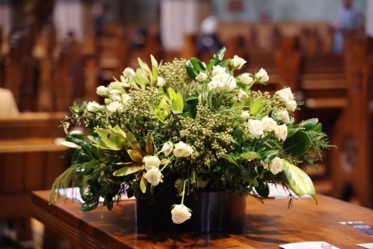 Funeral parlours in East London: how to choose and what to check White flowers church - Funeral parlours in East London: how to choose and what to check