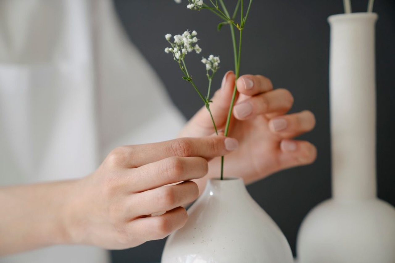 Rekathusa Funeral Parlour: plans, branches and what to ask before you sign Soft white flowers arrangement - Rekathusa Funeral Parlour: plans, branches and what to ask before you sign