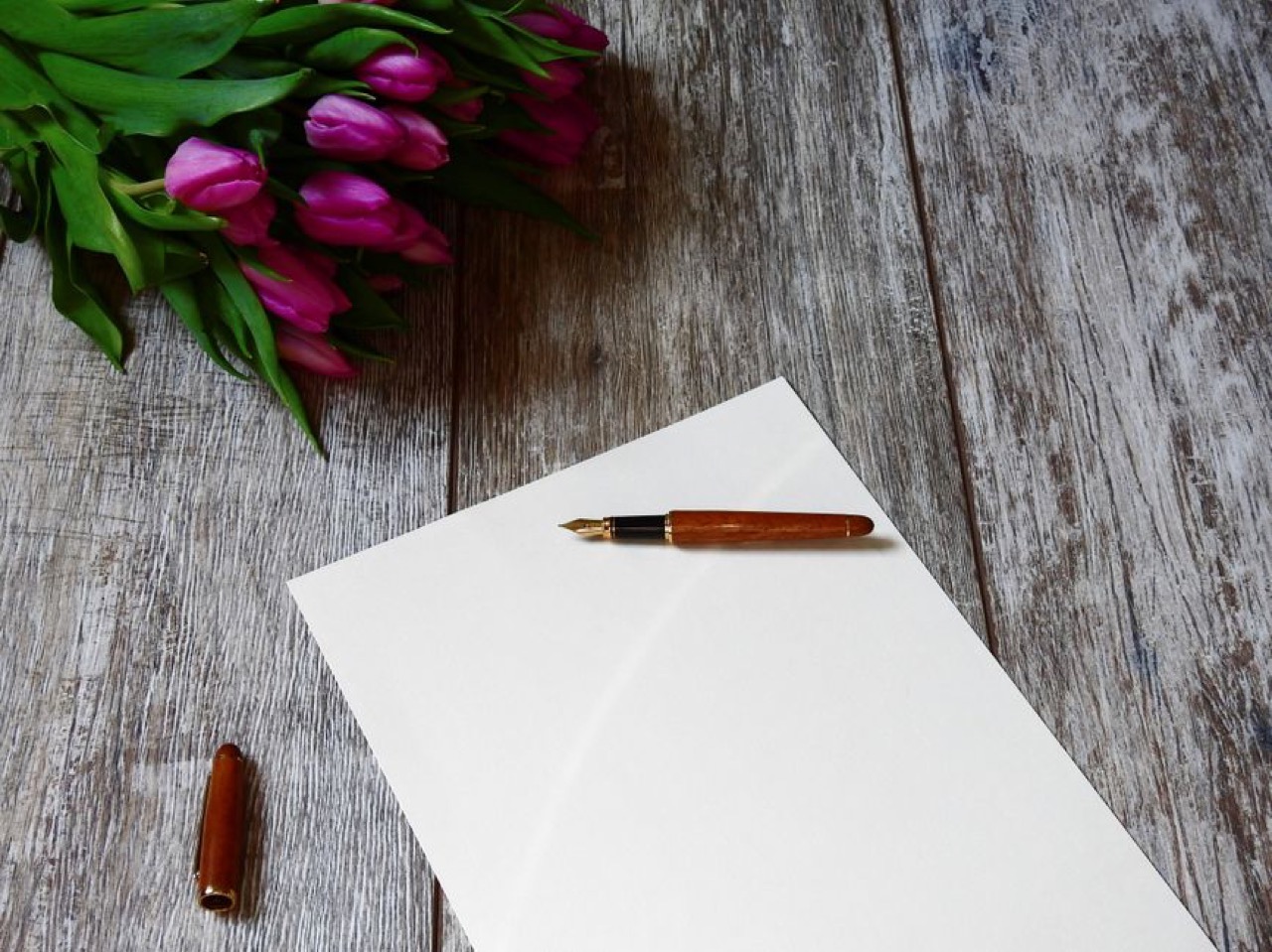 Pen and paper desk - Writing a funeral speech or tribute