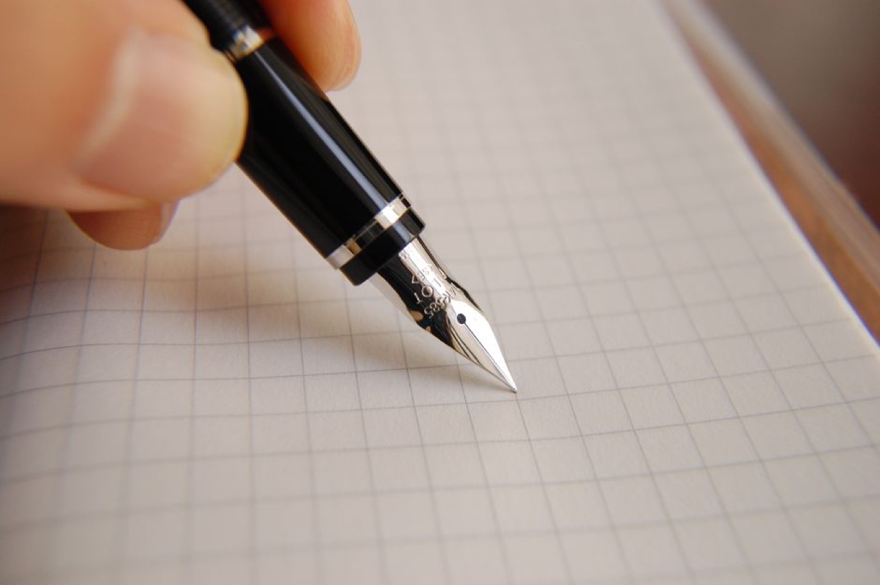 Fountain pen writing note - Obituary examples and how to write one