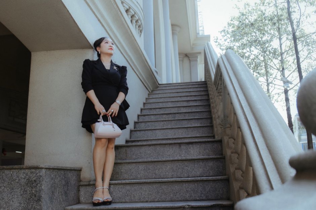 Winter funeral attire Woman black dress formal - Winter funeral attire